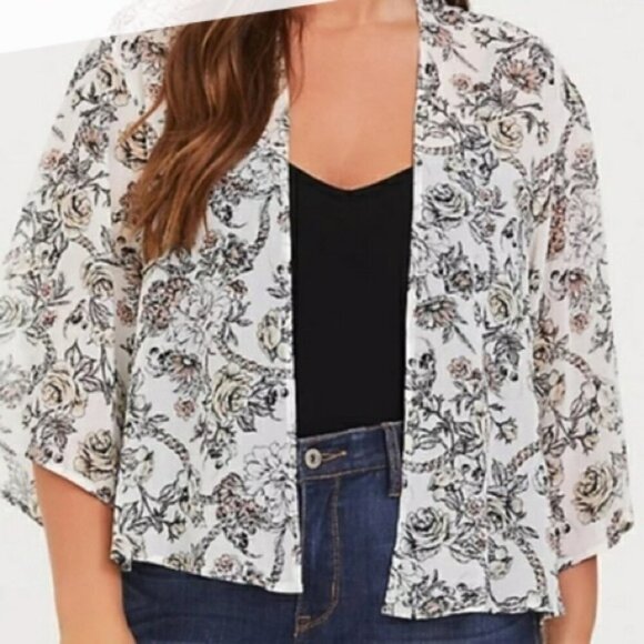 Women’s torrid 1/2 Floral Skull Cropped Chiffon Kimono Shrug 1X 2X 14 16 18 20 - Picture 2 of 10